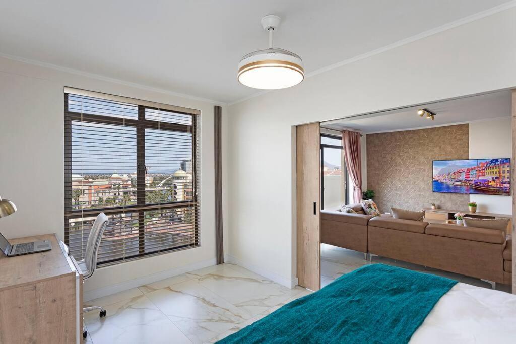 30% Off Designer Penthouse - Backup Power - Kapstadt
